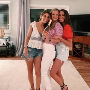 Meet your Posher, Alyssa